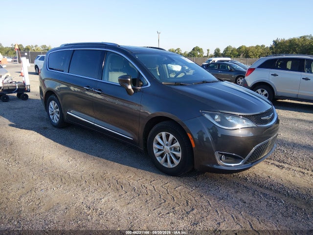 46231166 :رقم المزاد ، 2C4RC1EG8JR257523 vin ، 2018 Chrysler Pacifica Touring L Plus مزاد بيع