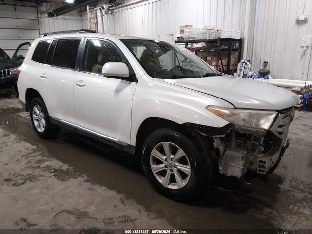 46231497 :رقم المزاد ، 5TDZK3EHXBS028616 vin ، 2011 Toyota Highlander Base V6 مزاد بيع