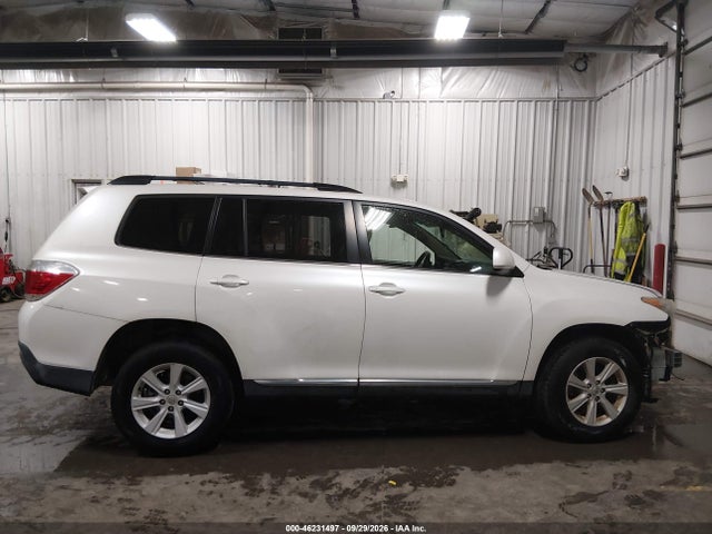 46231497 :رقم المزاد ، 5TDZK3EHXBS028616 vin ، 2011 Toyota Highlander Base V6 مزاد بيع