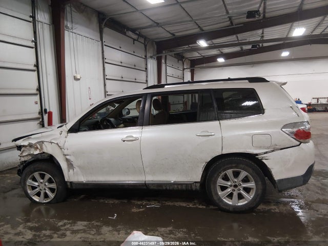 46231497 :رقم المزاد ، 5TDZK3EHXBS028616 vin ، 2011 Toyota Highlander Base V6 مزاد بيع