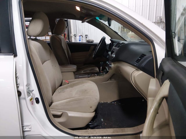 46231497 :رقم المزاد ، 5TDZK3EHXBS028616 vin ، 2011 Toyota Highlander Base V6 مزاد بيع