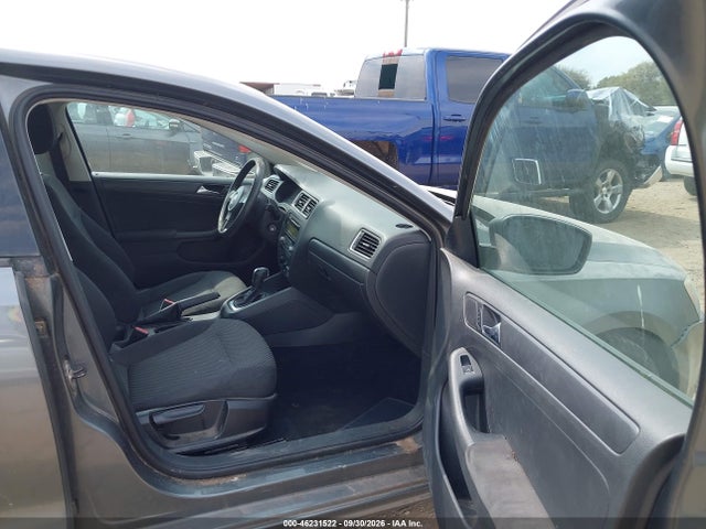 2011 Volkswagen Jetta 2.0l Base/2.0l S მანქანა იყიდება აუქციონზე, vin: 3VW2K7AJ2BM393256, აუქციონის ნომერი: 46231522
