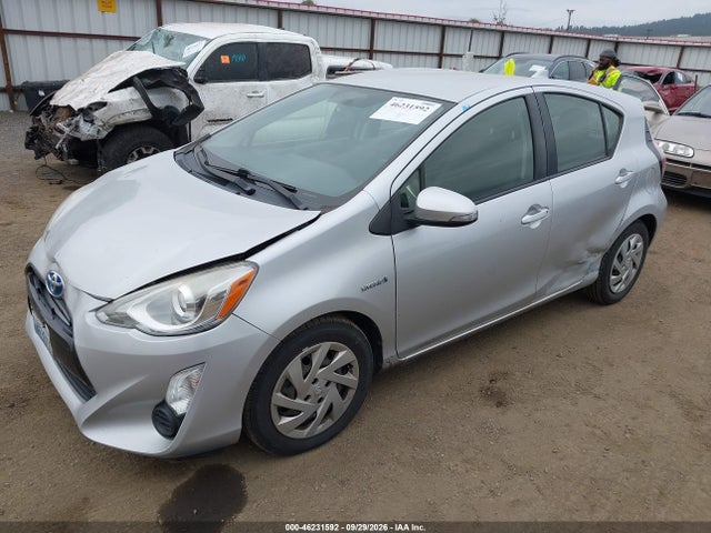 Toyota Prius C Two 2015 JTDKDTB39F1094775 Image 2