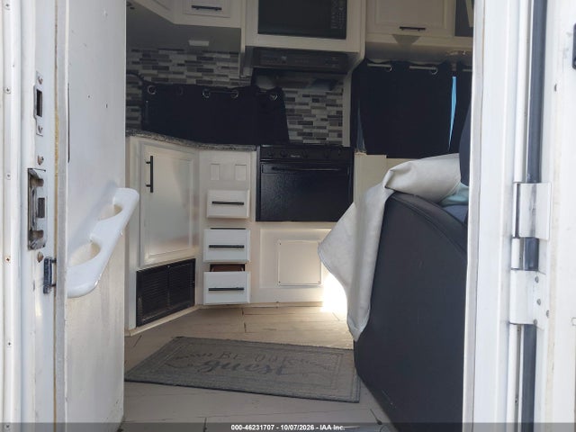 Продажа на аукционе авто 1998 Ford Econoline E450 Super Duty Cutwy  Rv, vin: 1FDXE40S0WHB45084, номер лота: 46231707