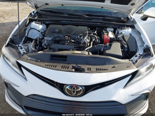 46231875 :رقم المزاد ، 4T1C11AK4NU683686 vin ، 2022 Toyota Camry Le مزاد بيع