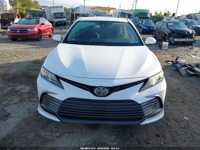 46231875 :رقم المزاد ، 4T1C11AK4NU683686 vin ، 2022 Toyota Camry Le مزاد بيع
