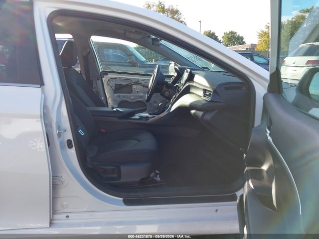 46231875 :رقم المزاد ، 4T1C11AK4NU683686 vin ، 2022 Toyota Camry Le مزاد بيع