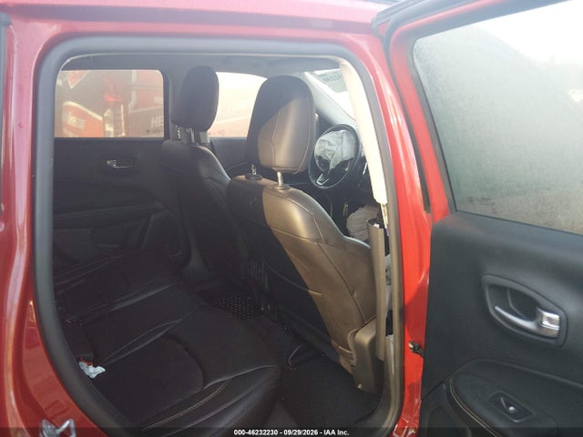 46232230 :رقم المزاد ، 3C4NJDBB5JT355839 vin ، 2018 Jeep Compass Latitude 4x4 مزاد بيع
