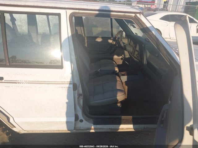 1992 Jeep Cherokee Sport მანქანა იყიდება აუქციონზე, vin: 1J4FT88S9NL207458, აუქციონის ნომერი: 46232543