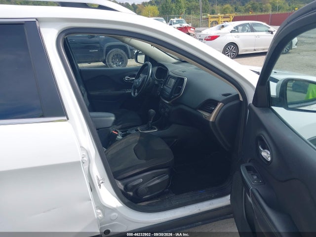 Продаж на аукціоні авто 2015 Jeep Cherokee Latitude, vin: 1C4PJLCB4FW683613, номер лоту: 46232902