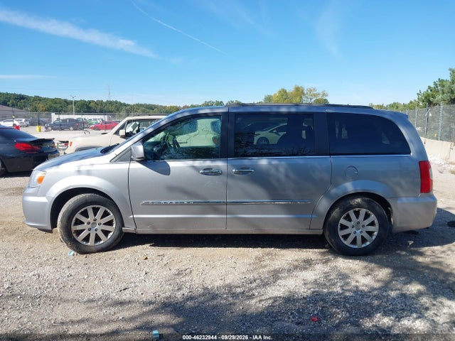 2016 Chrysler Town & Country Touring მანქანა იყიდება აუქციონზე, vin: 2C4RC1BG4GR112895, აუქციონის ნომერი: 46232944
