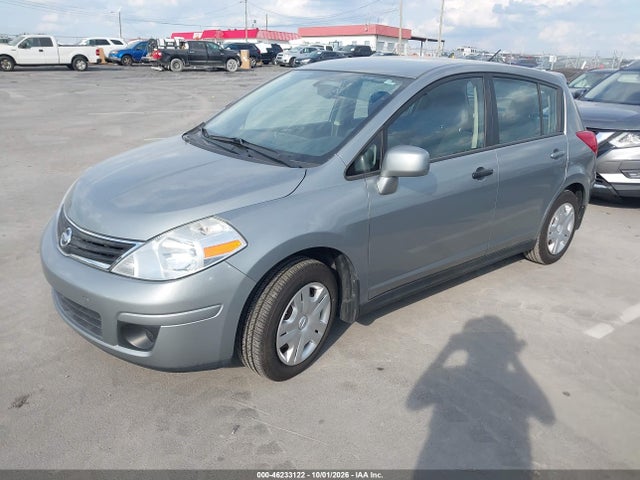 46233122 :رقم المزاد ، 3N1BC1CP4AL436551 vin ، 2010 Nissan Versa 1.8s مزاد بيع