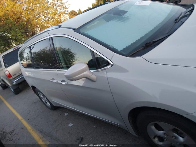 Продаж на аукціоні авто 2017 Chrysler Pacifica Touring-l Plus, vin: 2C4RC1EG9HR777983, номер лоту: 46233259