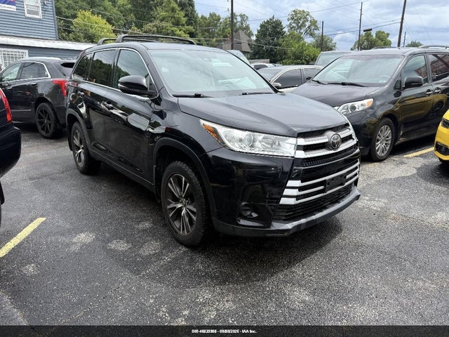 2018 Toyota Highlander Le მანქანა იყიდება აუქციონზე, vin: 5TDBZRFH1JS883847, აუქციონის ნომერი: 46233300