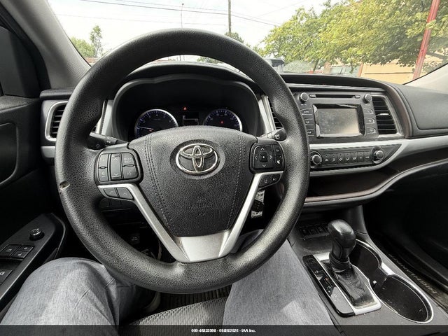 46233300 :رقم المزاد ، 5TDBZRFH1JS883847 vin ، 2018 Toyota Highlander Le مزاد بيع