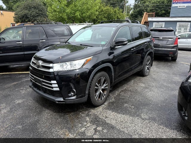 46233300 :رقم المزاد ، 5TDBZRFH1JS883847 vin ، 2018 Toyota Highlander Le مزاد بيع