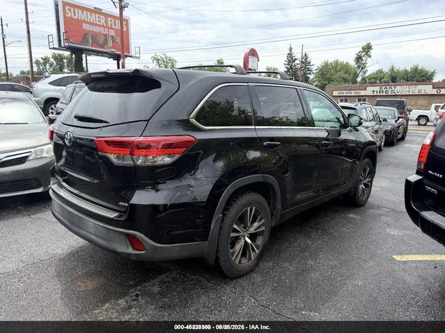 46233300 :رقم المزاد ، 5TDBZRFH1JS883847 vin ، 2018 Toyota Highlander Le مزاد بيع
