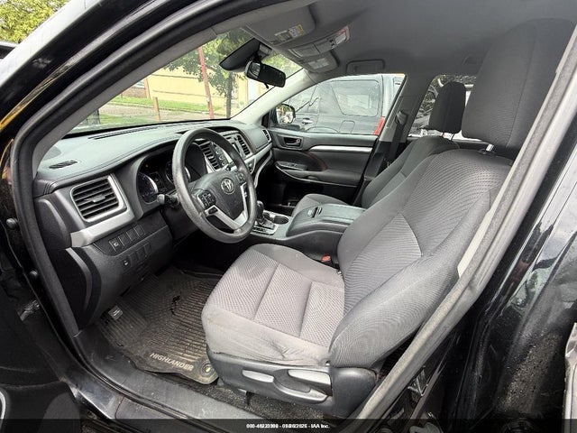 46233300 :رقم المزاد ، 5TDBZRFH1JS883847 vin ، 2018 Toyota Highlander Le مزاد بيع