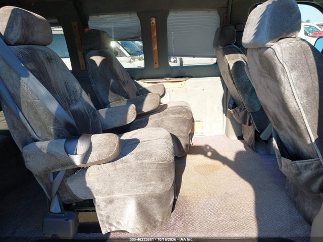 46233661 :رقم المزاد ، 1GBFG15R8Y1161967 vin ، 2000 Chevrolet Express Upfitter Pkg. مزاد بيع