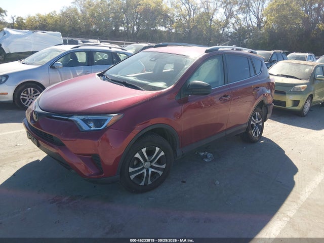 Toyota RAV4 LE 2018 JTMBFREV5JD233804 Image 2