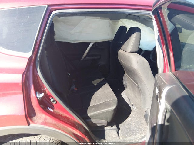 Toyota RAV4 LE 2018 JTMBFREV5JD233804 Image 8