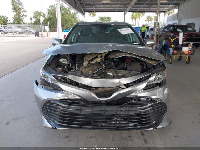46233966 :رقم المزاد ، 4T1C11AK4LU928936 vin ، 2020 Toyota Camry Le مزاد بيع