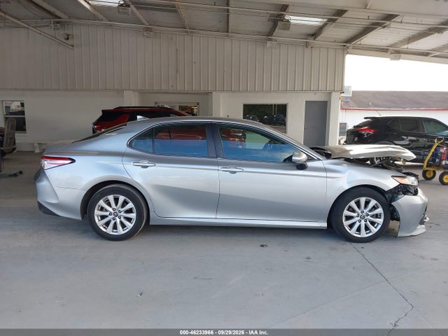 46233966 :رقم المزاد ، 4T1C11AK4LU928936 vin ، 2020 Toyota Camry Le مزاد بيع