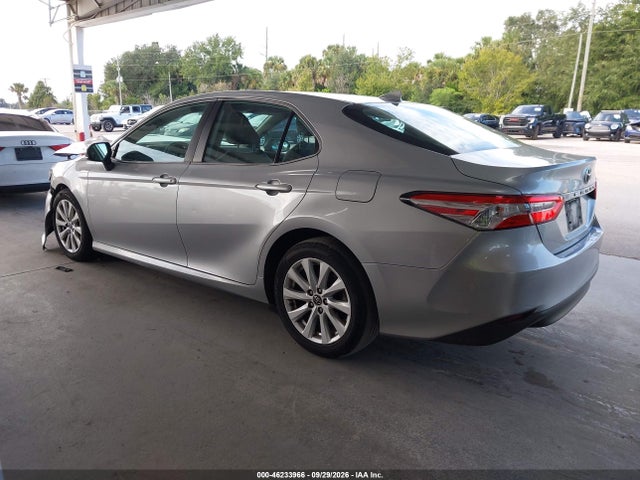 46233966 :رقم المزاد ، 4T1C11AK4LU928936 vin ، 2020 Toyota Camry Le مزاد بيع