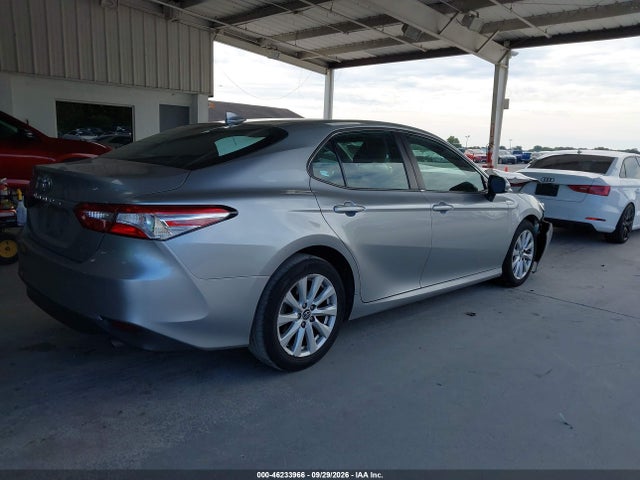 46233966 :رقم المزاد ، 4T1C11AK4LU928936 vin ، 2020 Toyota Camry Le مزاد بيع