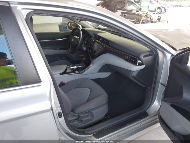 46233966 :رقم المزاد ، 4T1C11AK4LU928936 vin ، 2020 Toyota Camry Le مزاد بيع