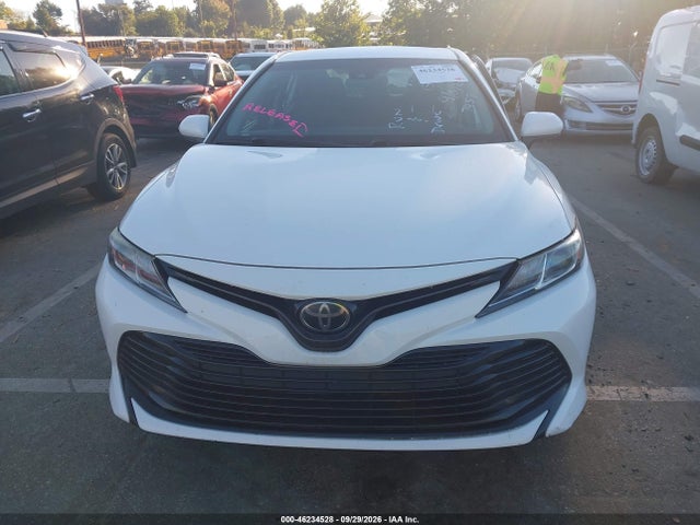 2018 Toyota Camry L მანქანა იყიდება აუქციონზე, vin: 4T1B11HK0JU077457, აუქციონის ნომერი: 46234528