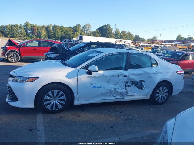 2018 Toyota Camry L მანქანა იყიდება აუქციონზე, vin: 4T1B11HK0JU077457, აუქციონის ნომერი: 46234528