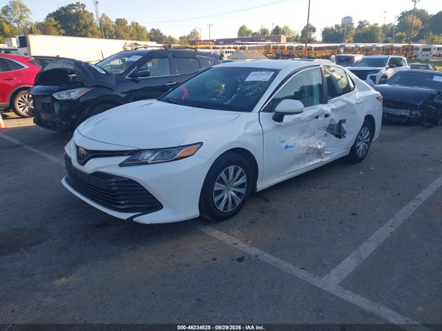 2018 Toyota Camry L მანქანა იყიდება აუქციონზე, vin: 4T1B11HK0JU077457, აუქციონის ნომერი: 46234528