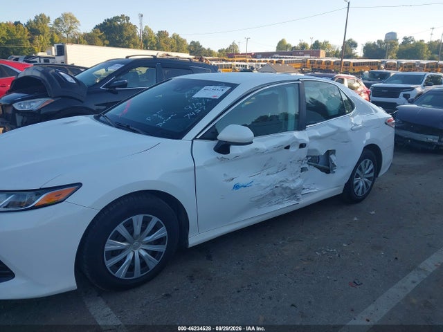 2018 Toyota Camry L მანქანა იყიდება აუქციონზე, vin: 4T1B11HK0JU077457, აუქციონის ნომერი: 46234528