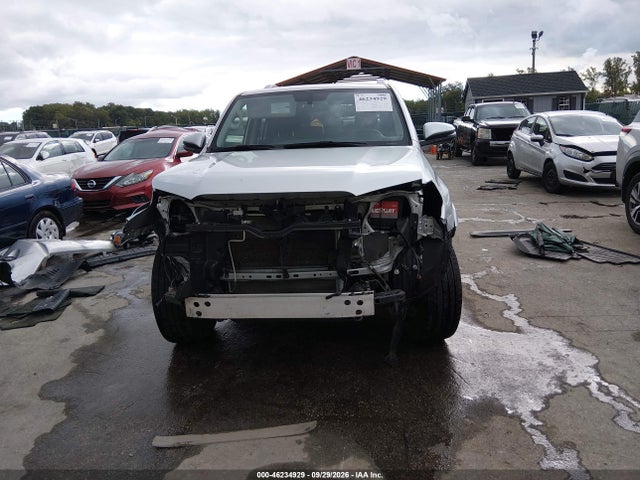 2018 Toyota 4runner Sr5 Premium მანქანა იყიდება აუქციონზე, vin: JTEBU5JR4J5523996, აუქციონის ნომერი: 46234929