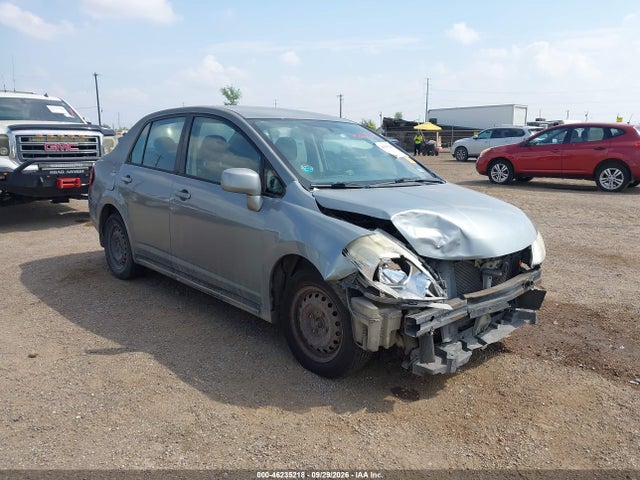 46235218 :رقم المزاد ، 3N1BC1AP1AL428586 vin ، 2010 Nissan Versa 1.8s مزاد بيع
