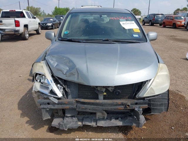 46235218 :رقم المزاد ، 3N1BC1AP1AL428586 vin ، 2010 Nissan Versa 1.8s مزاد بيع