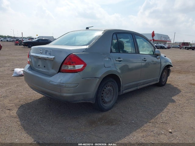 46235218 :رقم المزاد ، 3N1BC1AP1AL428586 vin ، 2010 Nissan Versa 1.8s مزاد بيع