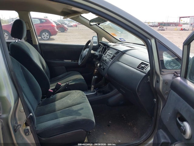 46235218 :رقم المزاد ، 3N1BC1AP1AL428586 vin ، 2010 Nissan Versa 1.8s مزاد بيع