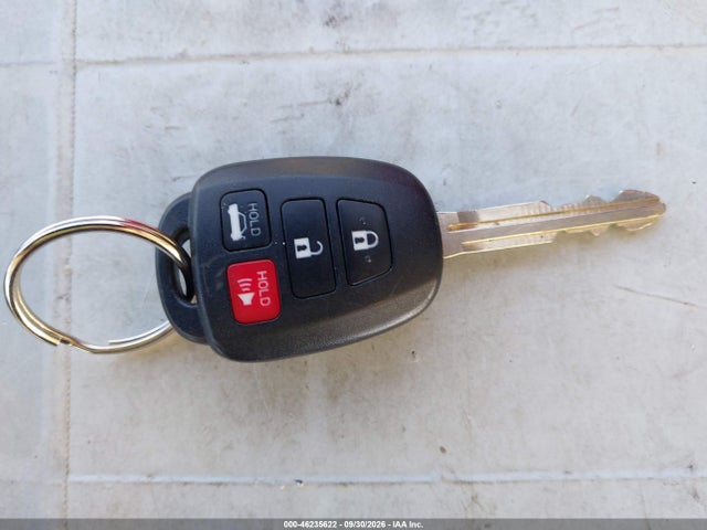 2T1BURHE9KC233322 Toyota COROLLA LE