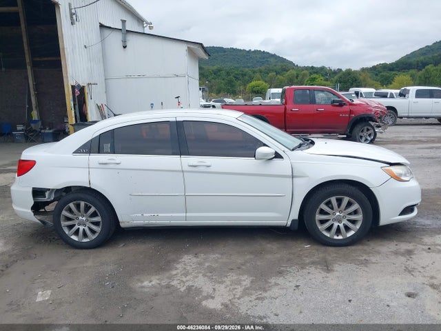 2013 Chrysler 200 Lx მანქანა იყიდება აუქციონზე, vin: 1C3CCBAB9DN624067, აუქციონის ნომერი: 46236084