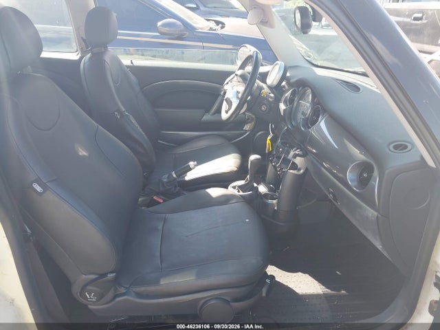 46236106 :رقم المزاد ، WMWRC33586TK18912 vin ، 2006 Mini Cooper مزاد بيع