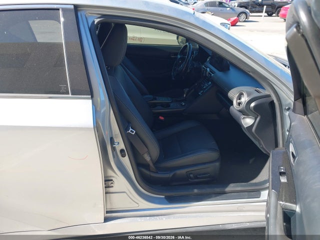 Lexus IS 300 2021 JTHCA1D26M5113373 Image 5