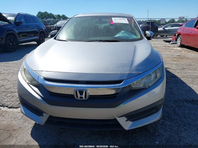 46236640 :رقم المزاد ، 19XFC2F73JE008135 vin ، 2018 Honda Civic Ex مزاد بيع