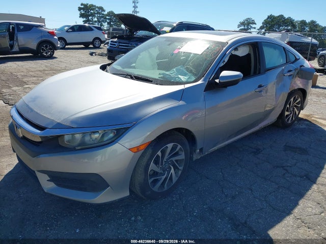 46236640 :رقم المزاد ، 19XFC2F73JE008135 vin ، 2018 Honda Civic Ex مزاد بيع