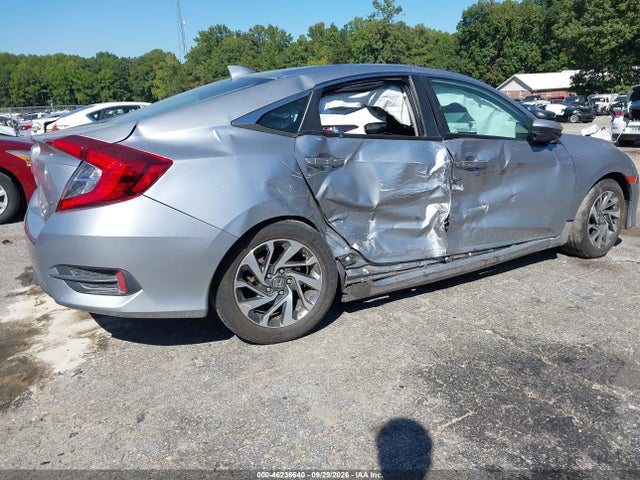 46236640 :رقم المزاد ، 19XFC2F73JE008135 vin ، 2018 Honda Civic Ex مزاد بيع