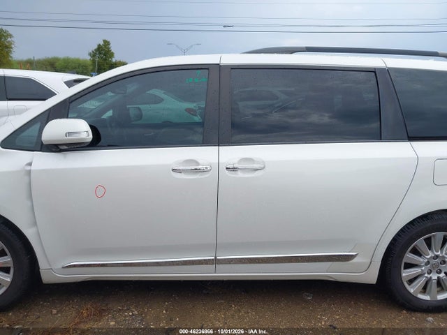 5TDYZ3DCXHS842898 Toyota Sienna Limited Premium 7 Passenger