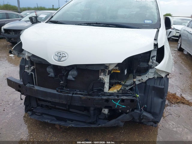 5TDYZ3DCXHS842898 Toyota Sienna Limited Premium 7 Passenger