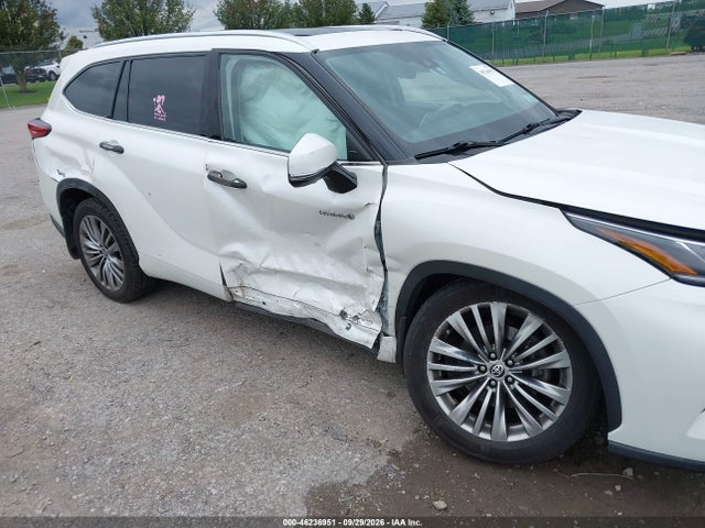2021 Toyota Highlander Hybrid Platinum მანქანა იყიდება აუქციონზე, vin: 5TDEBRCH9MS016447, აუქციონის ნომერი: 46236951