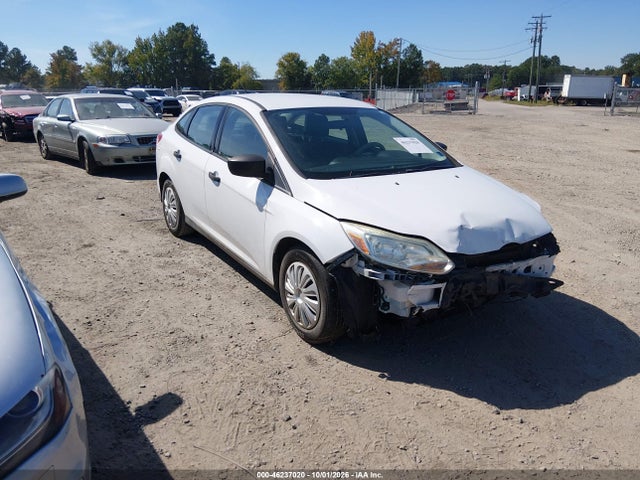 2013 Ford Focus S მანქანა იყიდება აუქციონზე, vin: 1FADP3E2XDL379642, აუქციონის ნომერი: 46237020